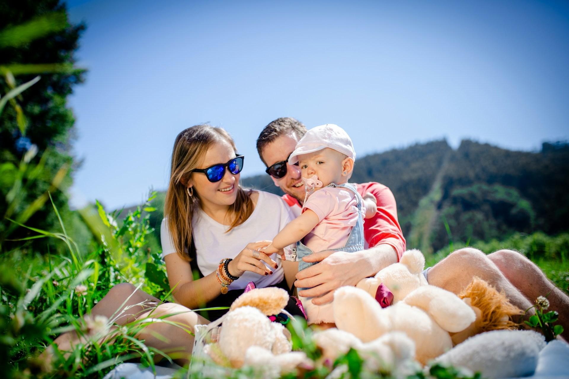 Cover Image for Happy Travels, Healthy Kids: A Guide to Children's Travel Health